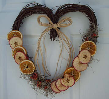 make a wreath from dried fruit